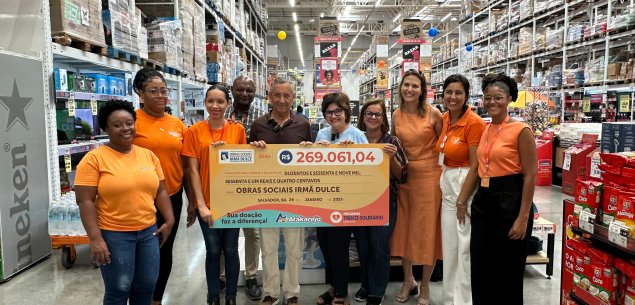 Atakarejo realiza doações à Obras Sociais Irmã Dulce e Hospital Martagão Gesteira com a Campanha Troco Solidário